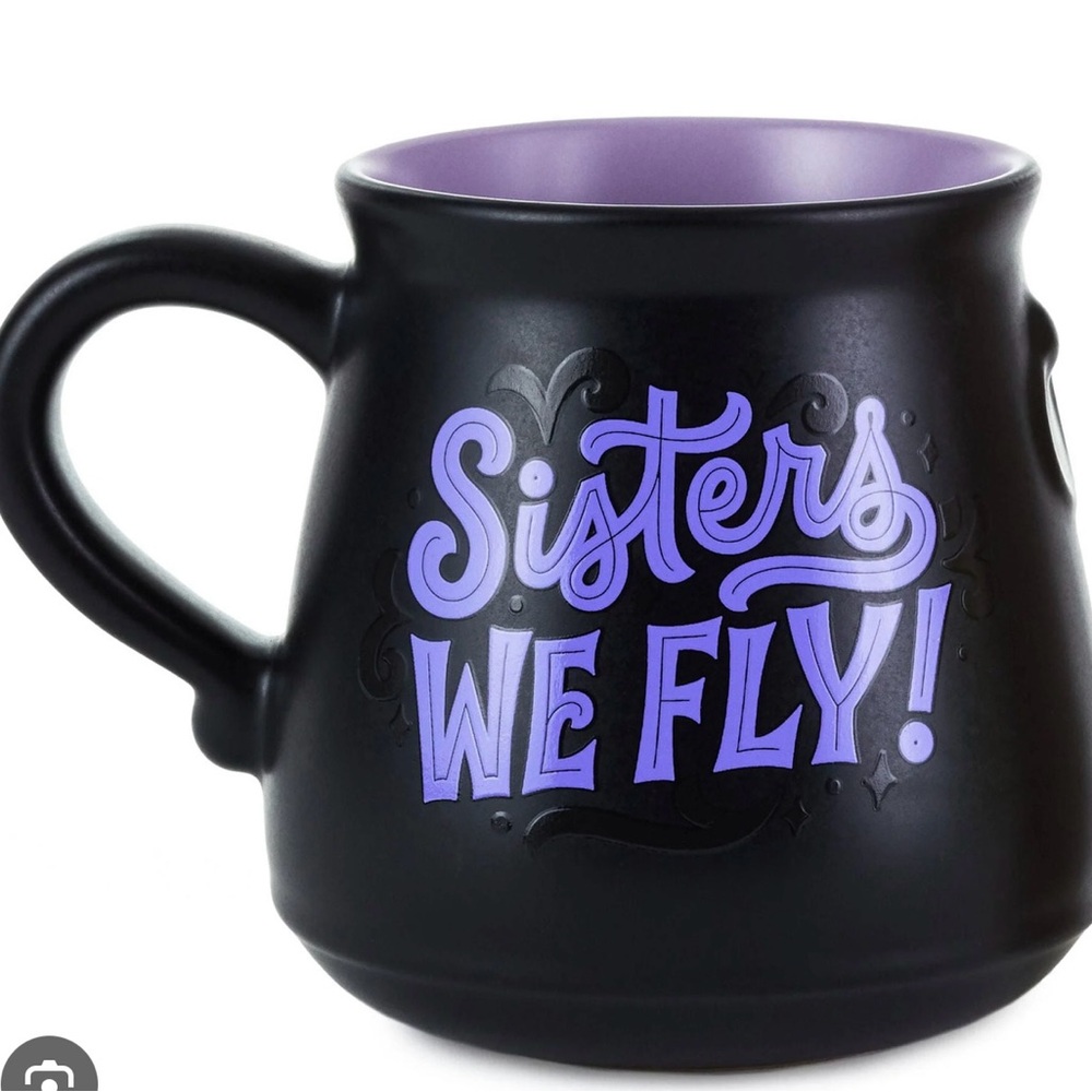 Disney Hocus Pocus 'Sisters We Fly' Mug Colour Changing 16 oz.